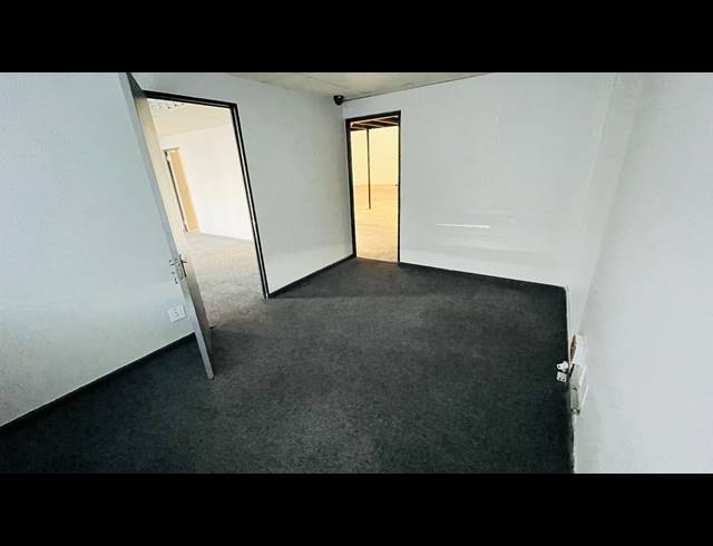 391M² WAREHOUSE TO LET IN PAARDEN EILAND
